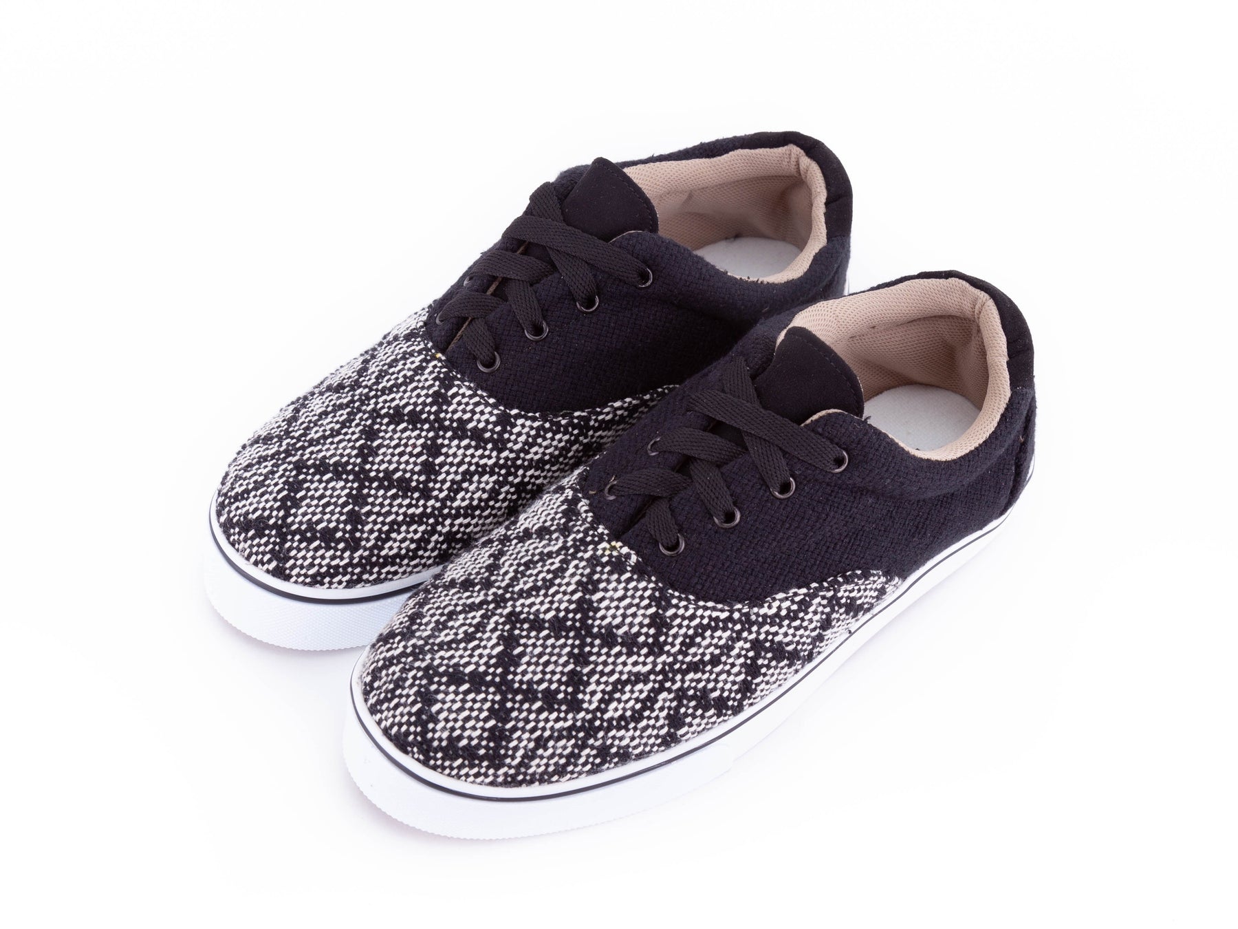 Tenis de Telar Agujetas Ondas (Blanco/Negro)1